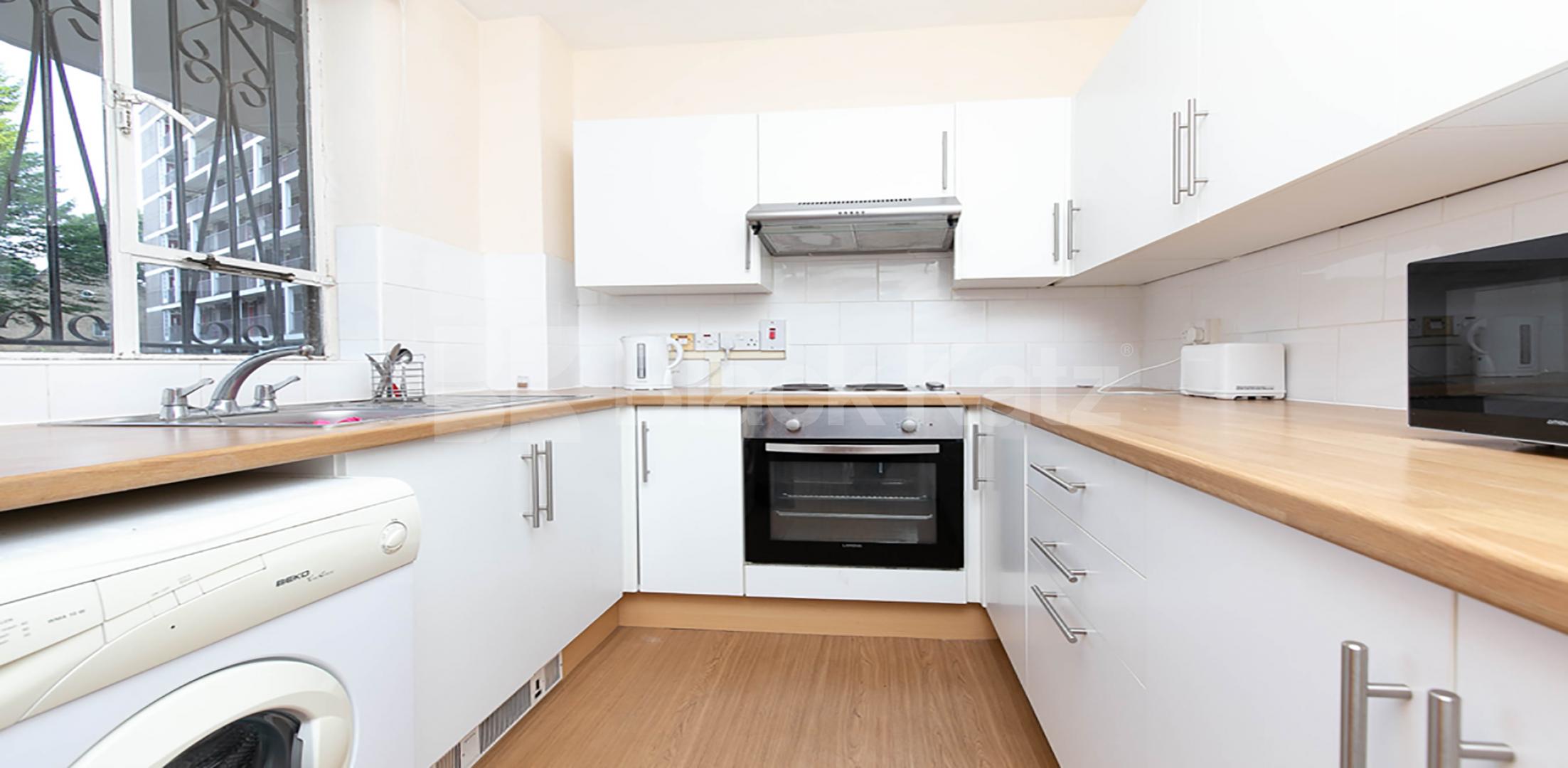 			AVAILABLE NOW!, 2 Bedroom, 1 bath, 1 reception Apartment			 Northampton Street, Essex Road